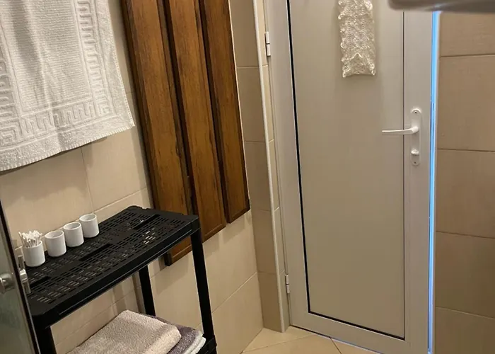 Daire Summer Rose By The Sea